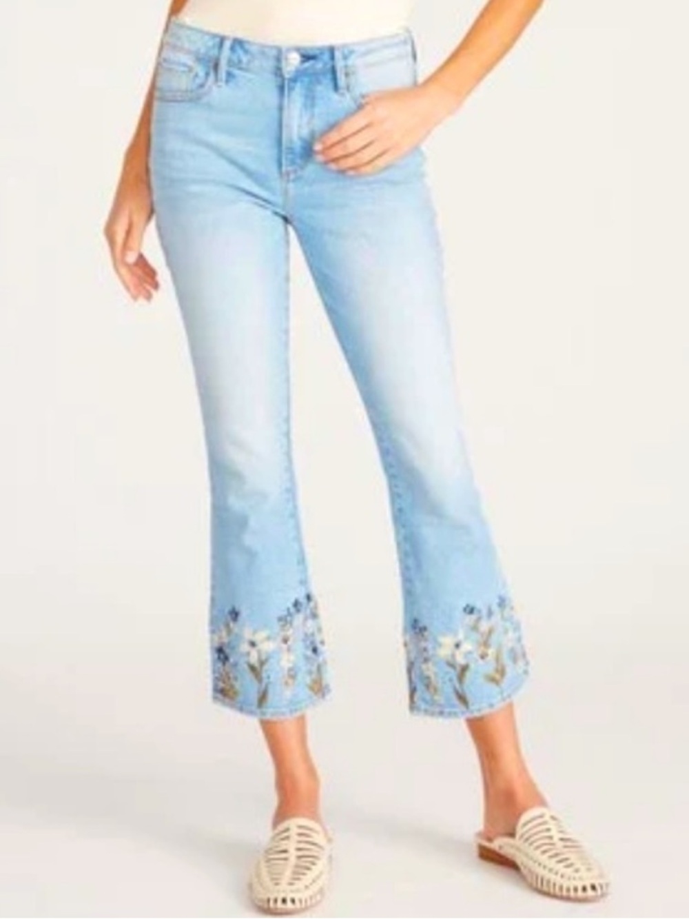 Driftwood “ROXY” Bohemian Blue Kick Flare Light Wash Embroidered Floral Jeans 🦋